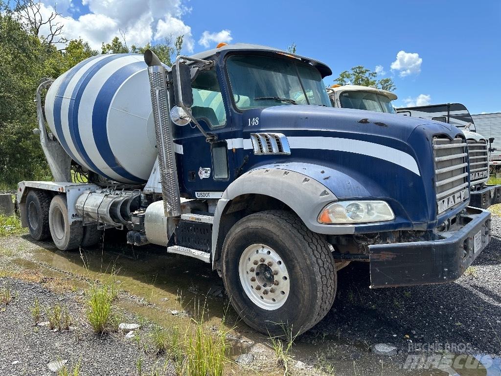 Mack GU 800 Andere Fahrzeuge