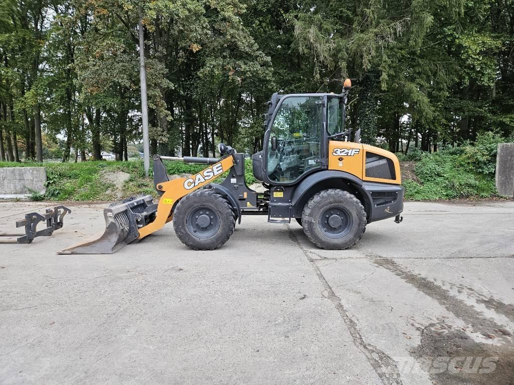 CASE 321F Radlader