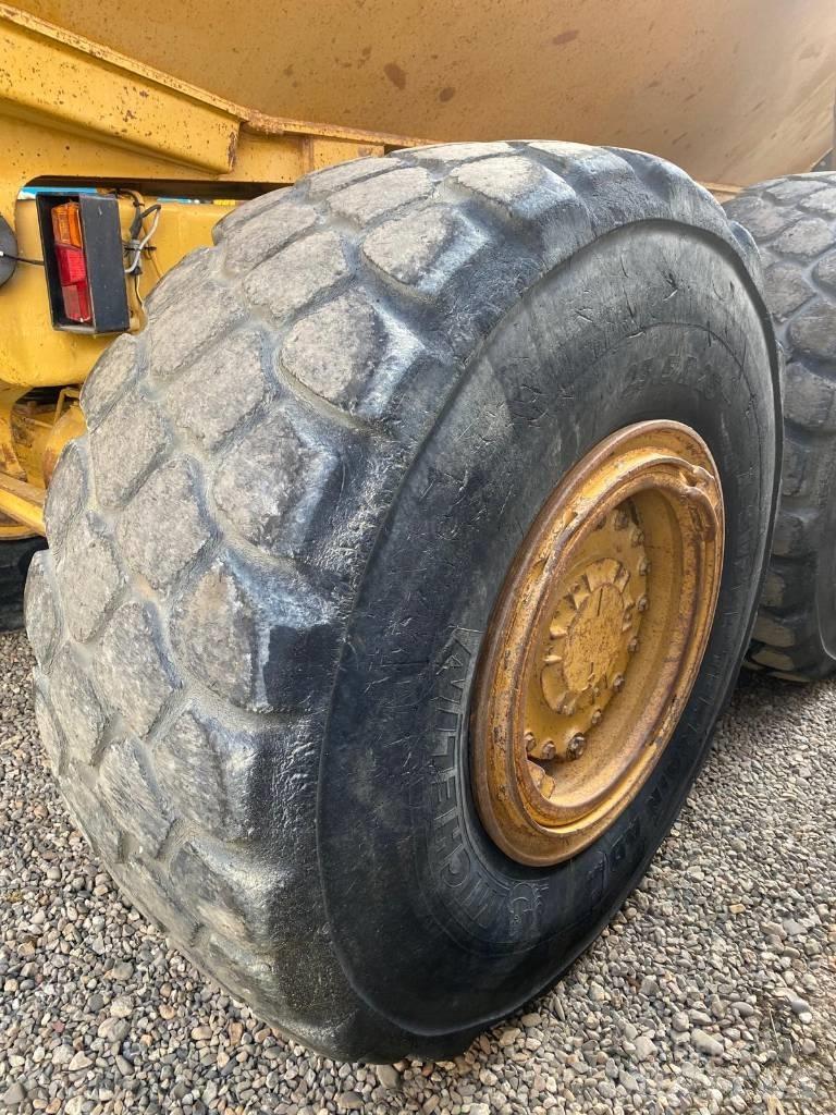 CAT 725 Dumper - Knickgelenk