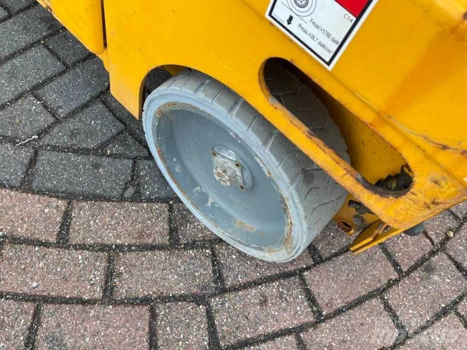 Haulotte Compact 14 Scheren-Arbeitsbühnen