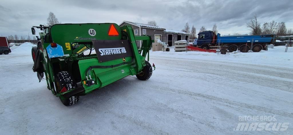 John Deere 835 Mähwerke