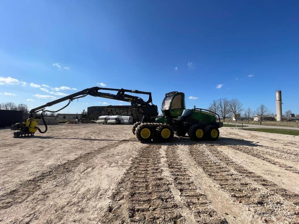John Deere 1170G Harvester