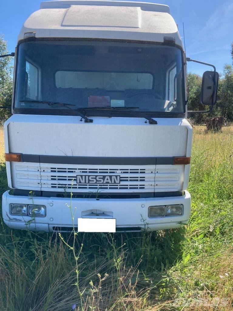 Nissan CAMPER L70 Wohnmobile und Wohnwagen