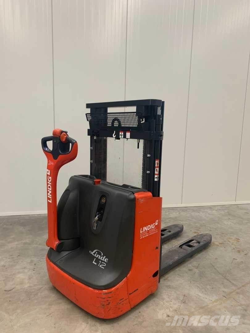 Linde L12 Zelfrijdende stapelaars