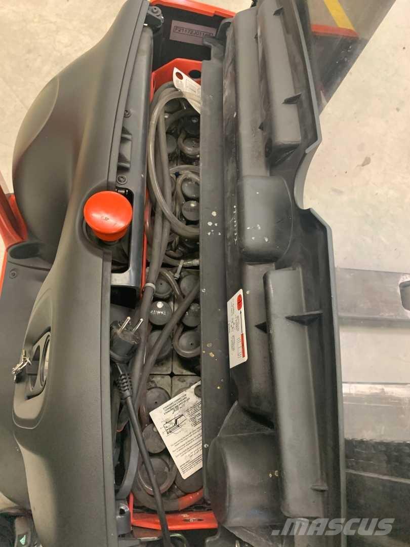 Linde L12 Zelfrijdende stapelaars