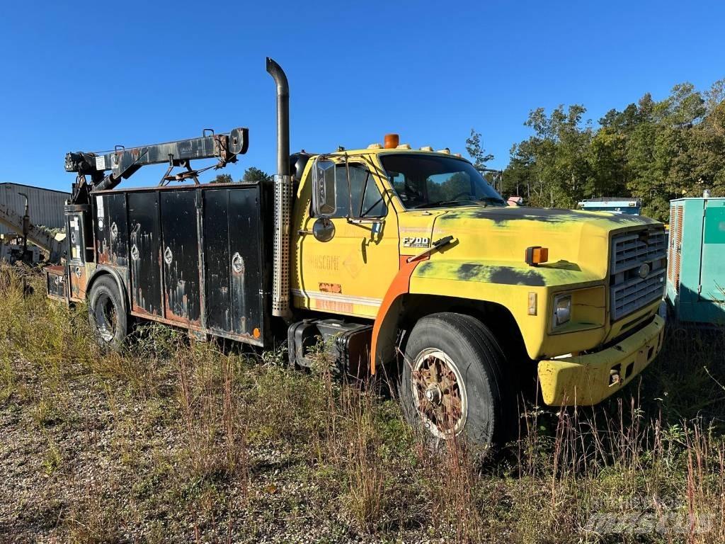 Ford F700 Kommunal-Sonderfahrzeuge