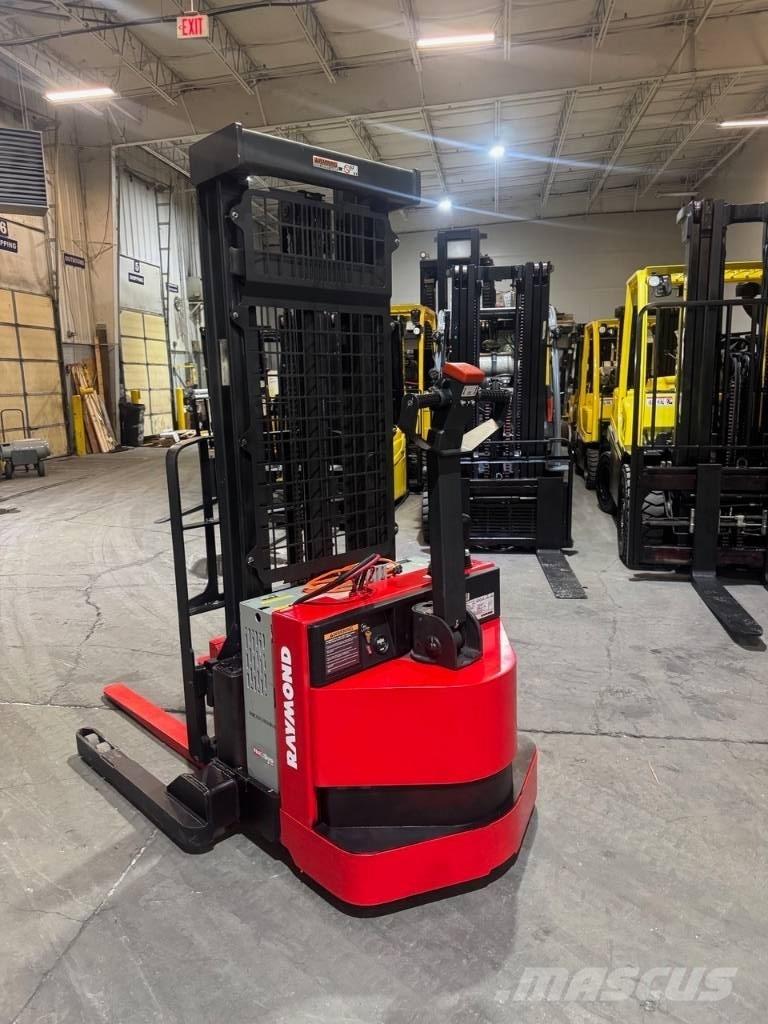 Raymond RSS40 Zelfrijdende stapelaars