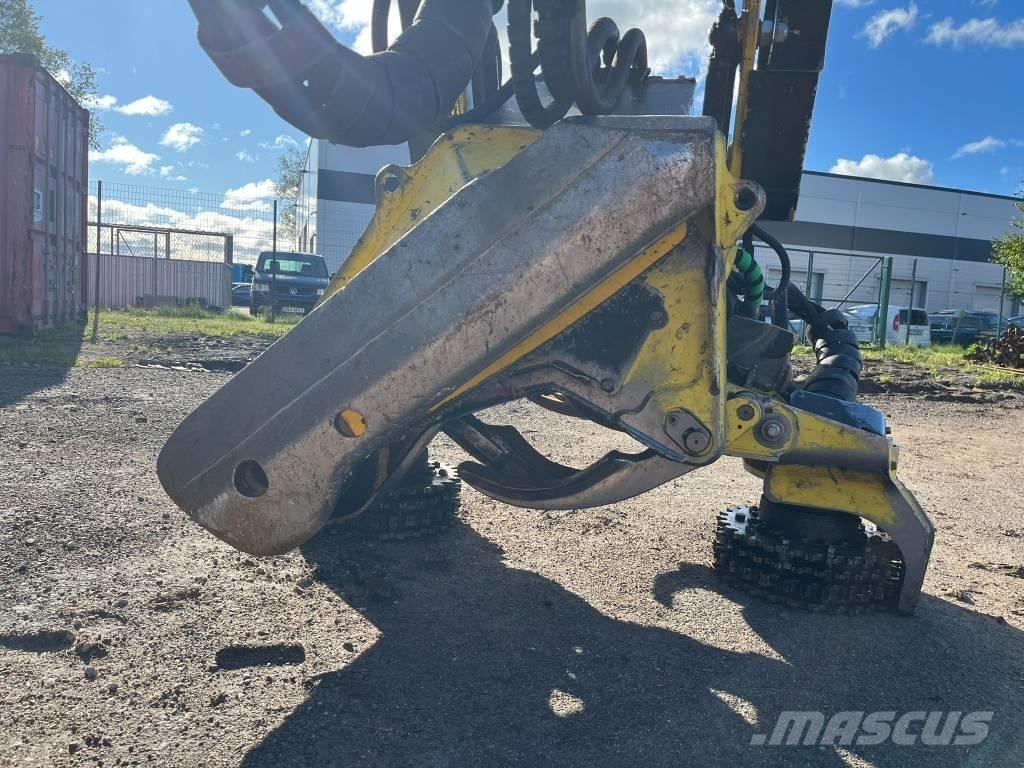 John Deere 1270G 8W Harvester