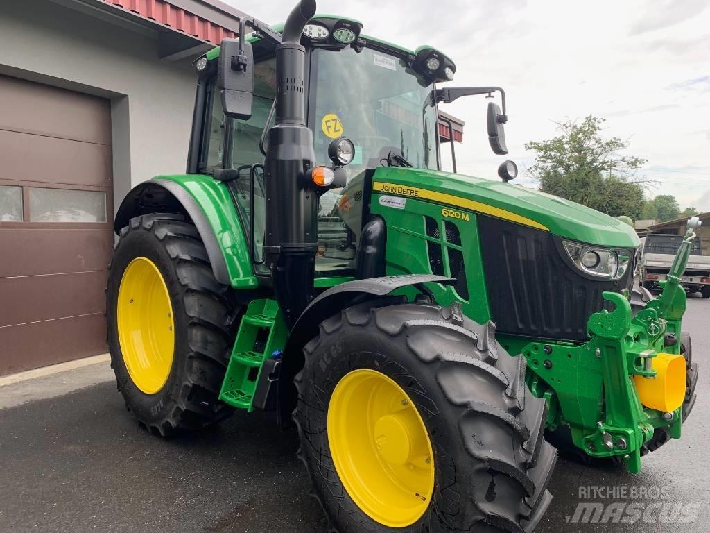 John Deere 6120 M Traktoren