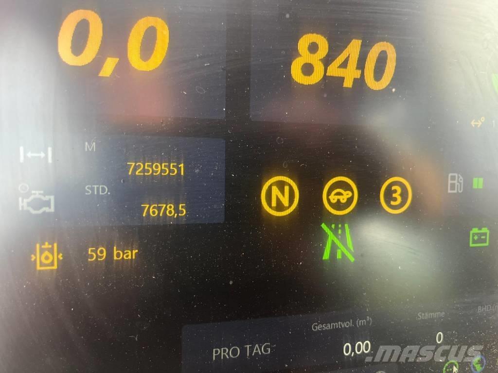 Komatsu 931 XC Harvester