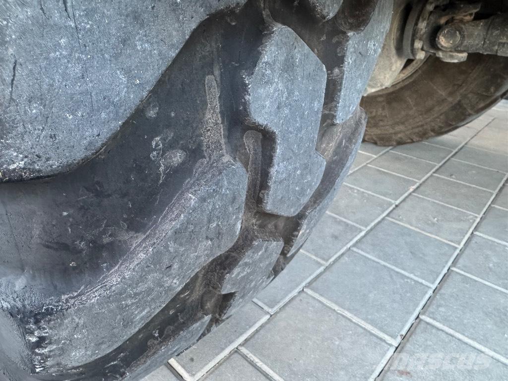 Liebherr L 506 Radlader