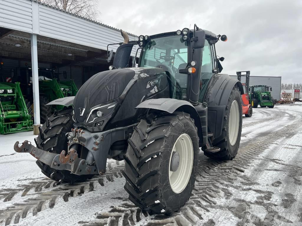 Valtra T 174 Traktoren