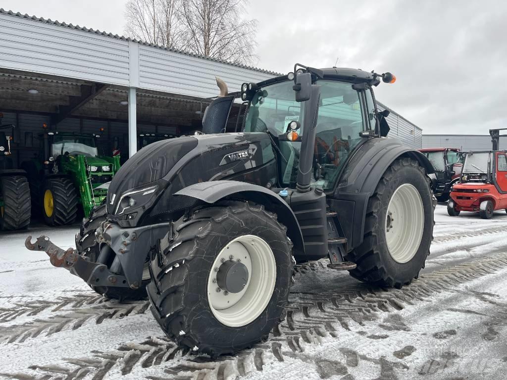 Valtra T 174 Traktoren