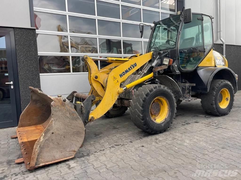 Komatsu WA100 Radlader