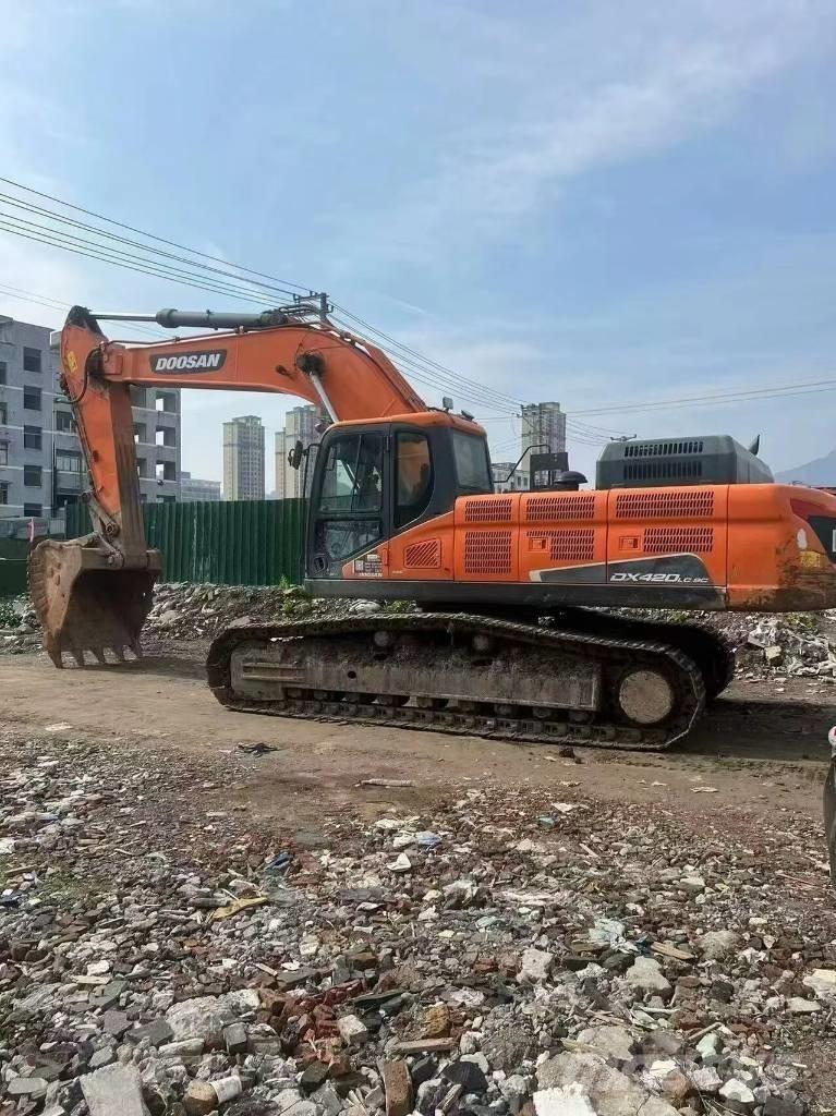 Doosan DX420LC Raupenbagger