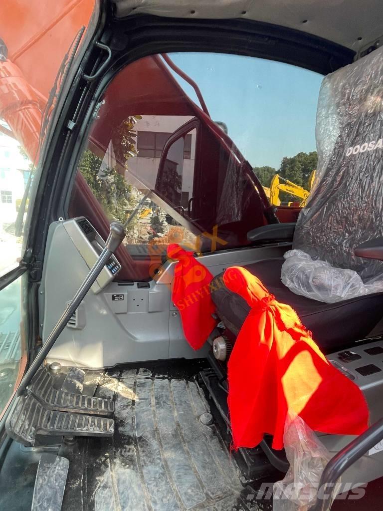 Doosan DX 225 LCA Raupenbagger