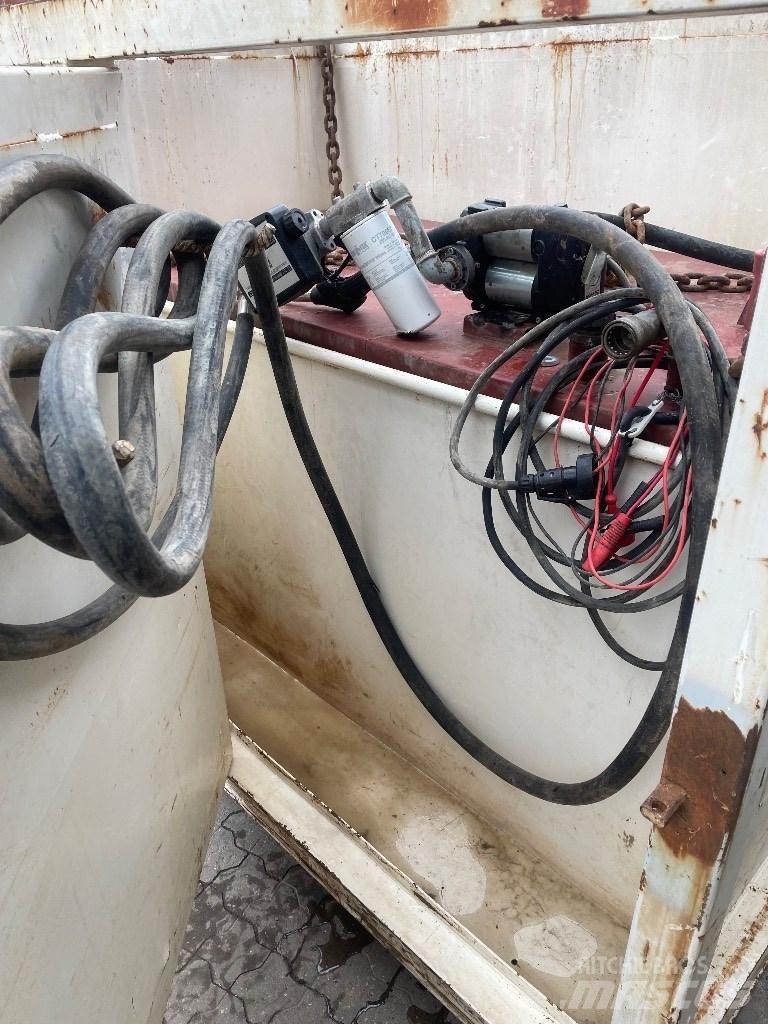  Roug 2000 L Tank Sonstige Baumaschinen