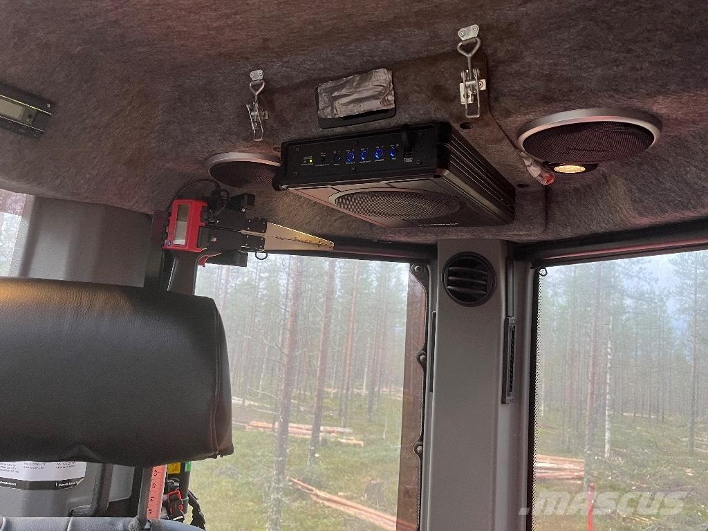 Komatsu 931 Harvester