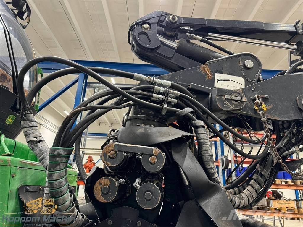 John Deere 1470E Harvester