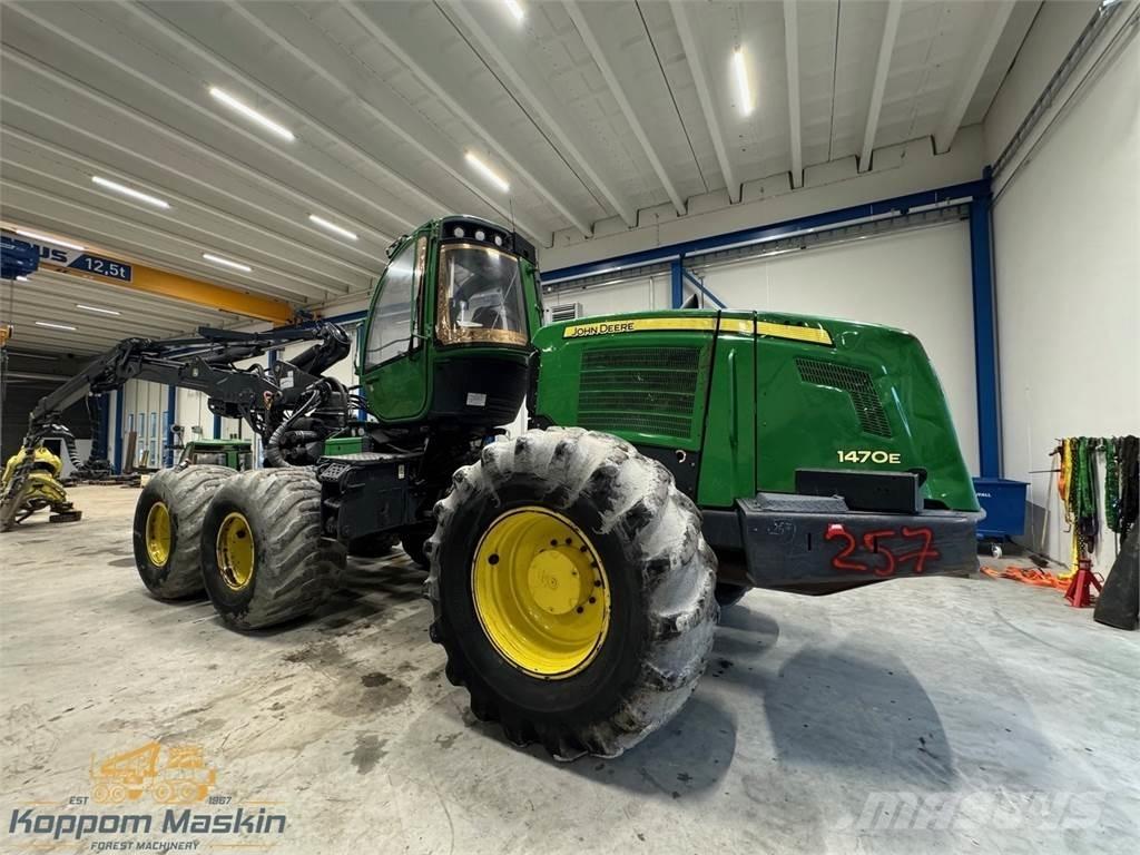 John Deere 1470E Harvester