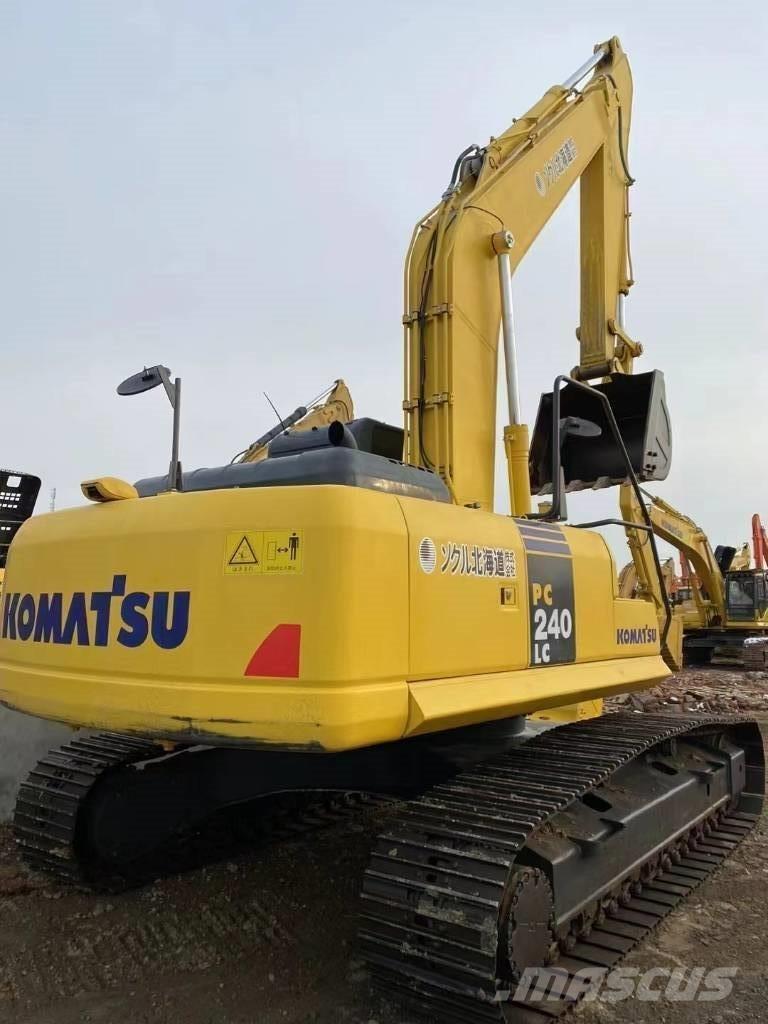 Komatsu 240LC-8 Raupenbagger
