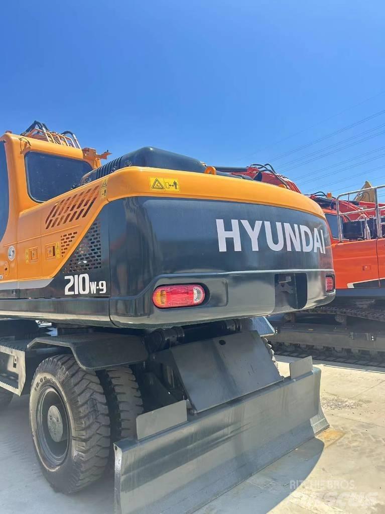 Hyundai R210W-9 Mobilbagger
