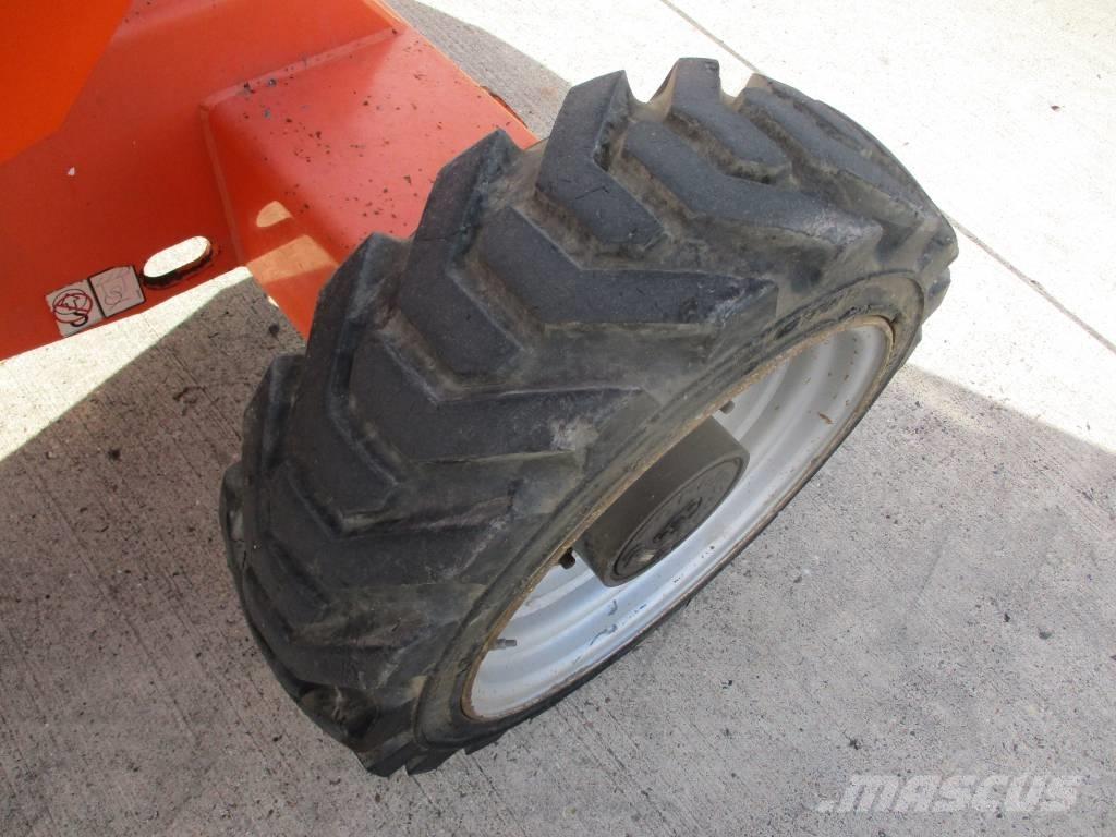 JLG 340AJ (835) Kompakte selbstfahrende Hebebühnen