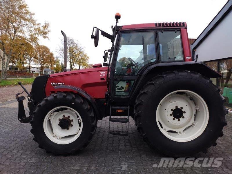 Valtra 6850 Traktoren