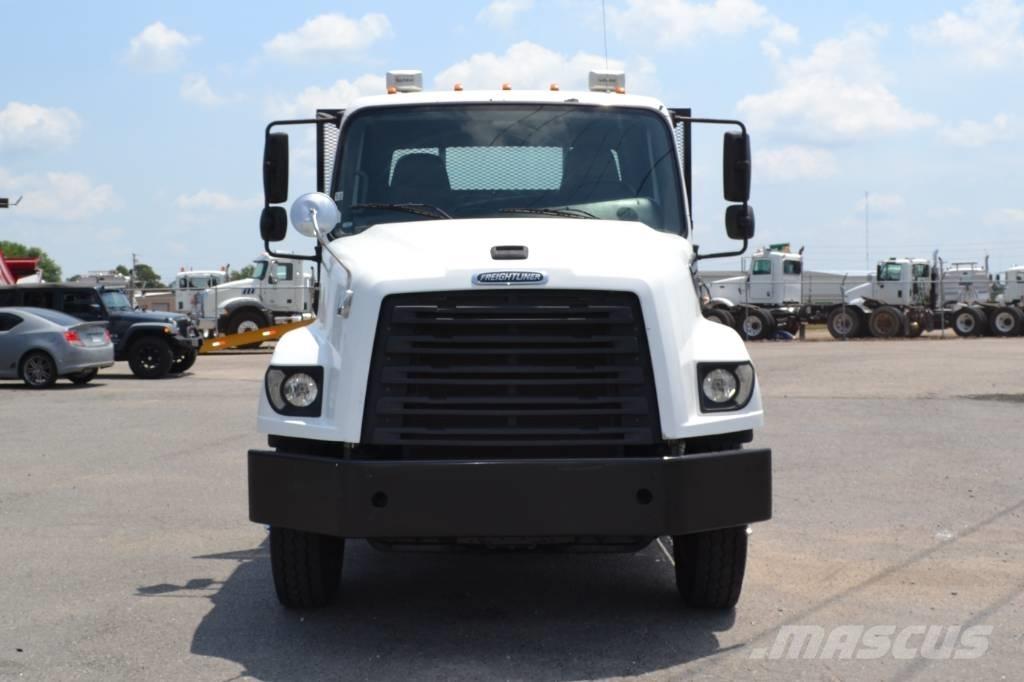 Freightliner 114SD Pritschenwagen/Pritschenwagen mit Seitenklappe