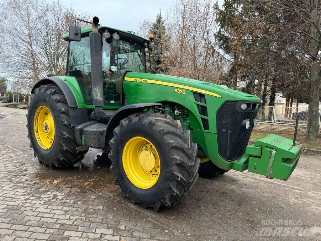 John Deere 8330 Traktoren