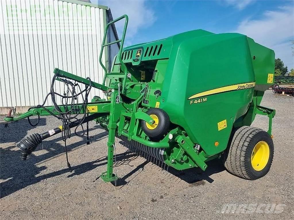 John Deere f441m Quaderpressen