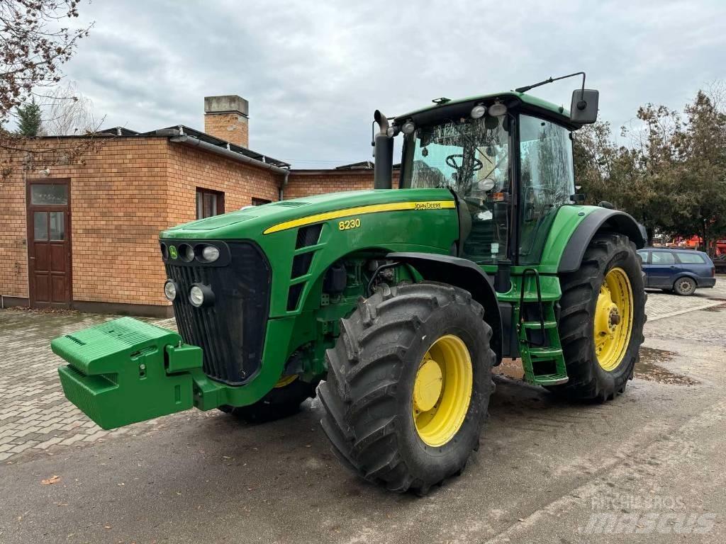 John Deere 8230 Traktoren