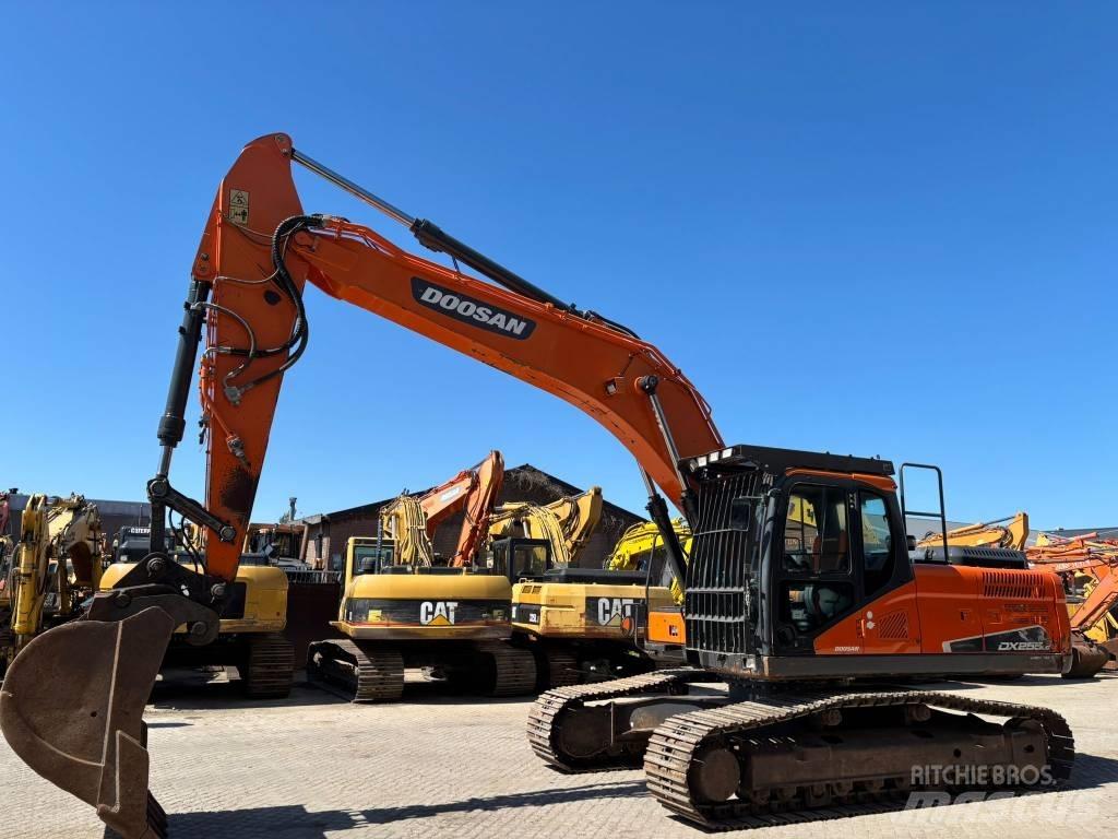 Doosan DX 255 NLC-5 Raupenbagger