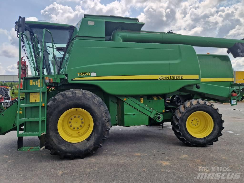 John Deere T670 Mähdrescher