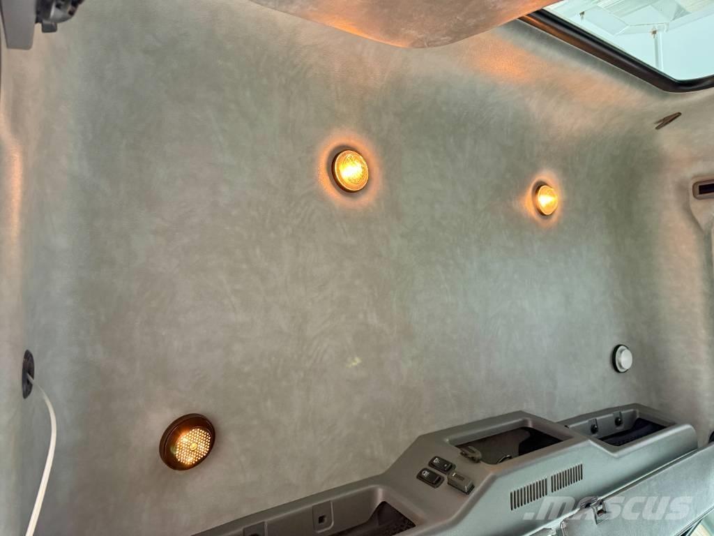 Mack GU813 Sattelzugmaschinen