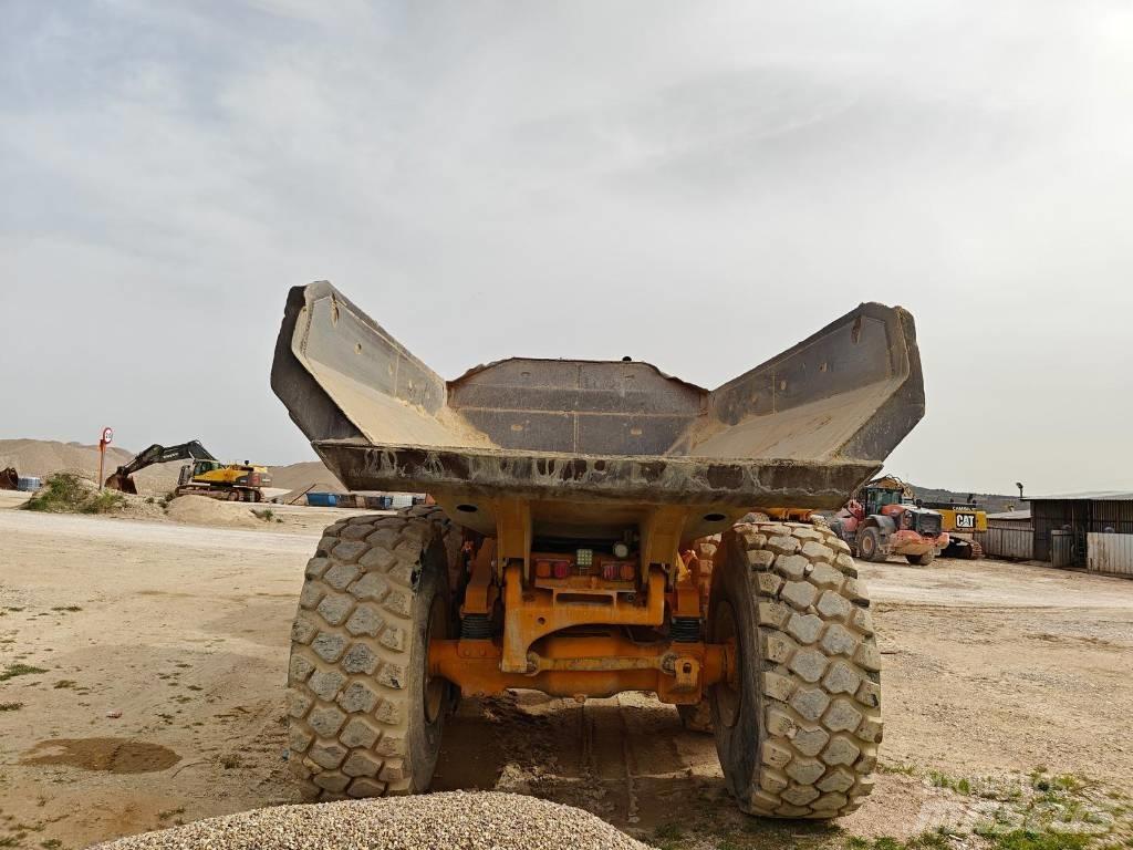 CAT 740B Dumper - Knickgelenk