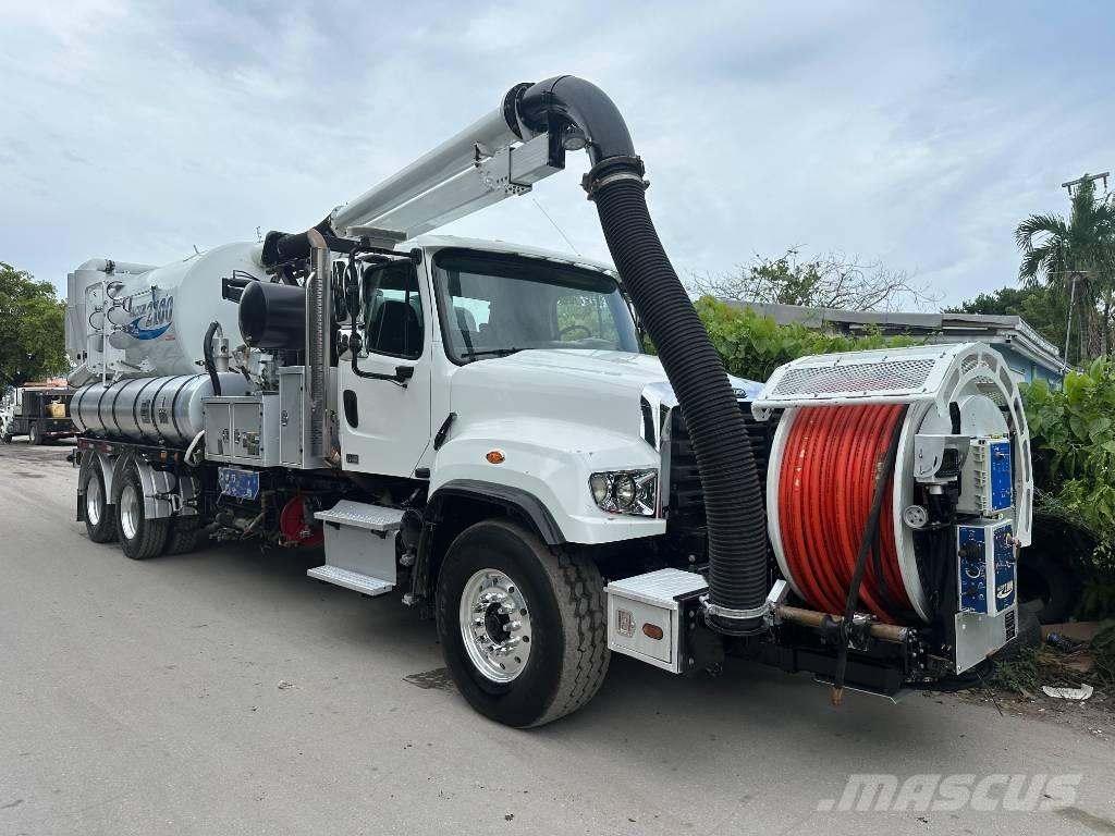 Freightliner 114 SD Saug- und Druckwagen