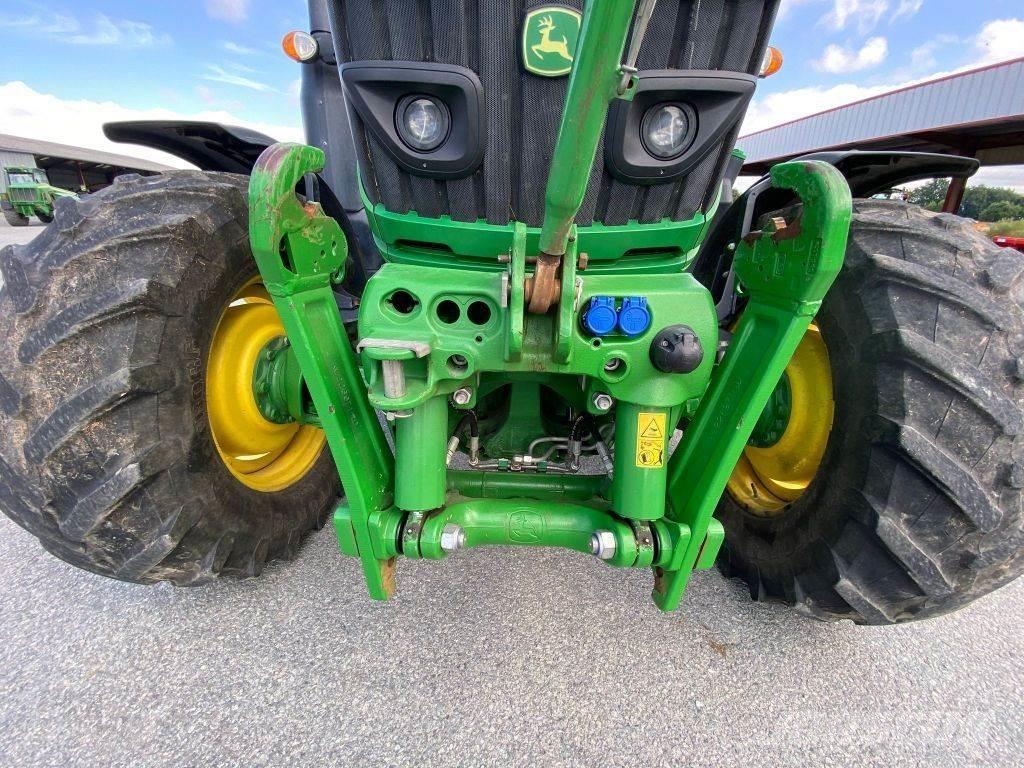 John Deere 6120R Traktoren