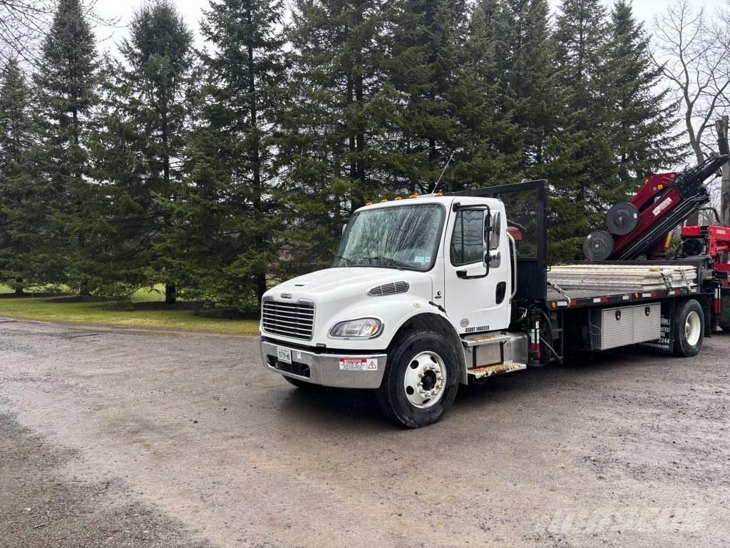 Freightliner M2-106 Raupenkrane