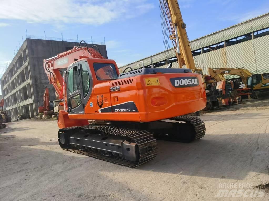 Doosan DX 225 Raupenbagger