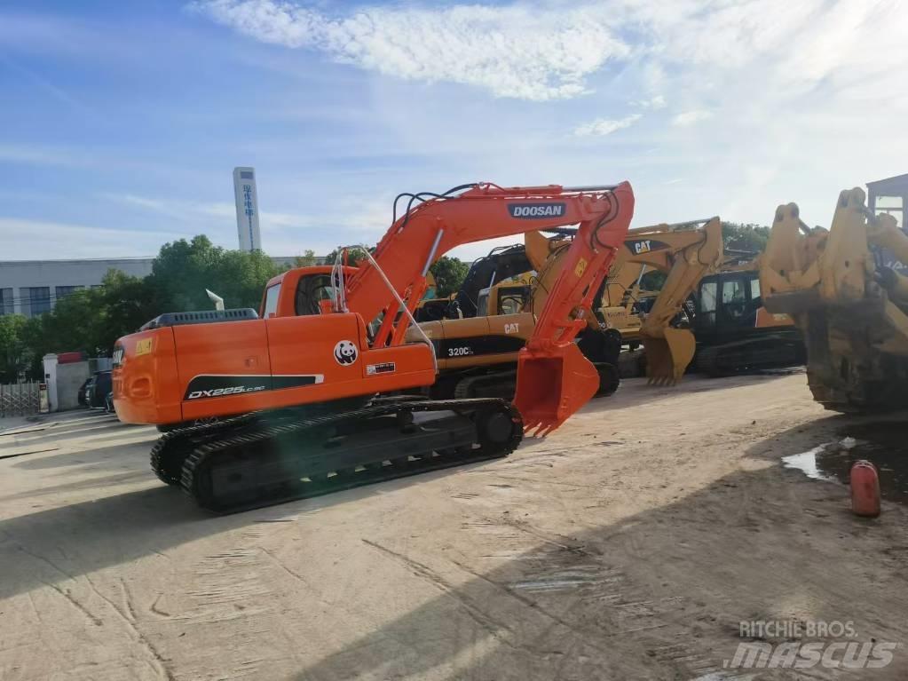 Doosan DX 225 Raupenbagger