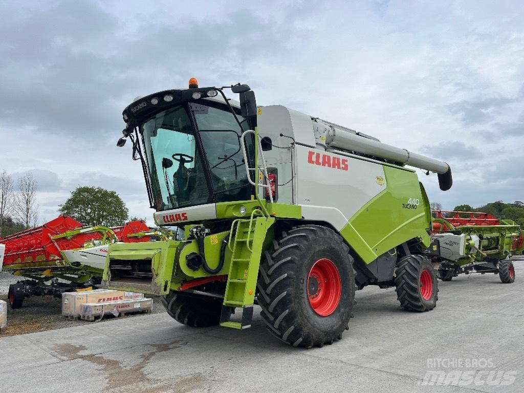 CLAAS Tucano 440 Mähdrescher