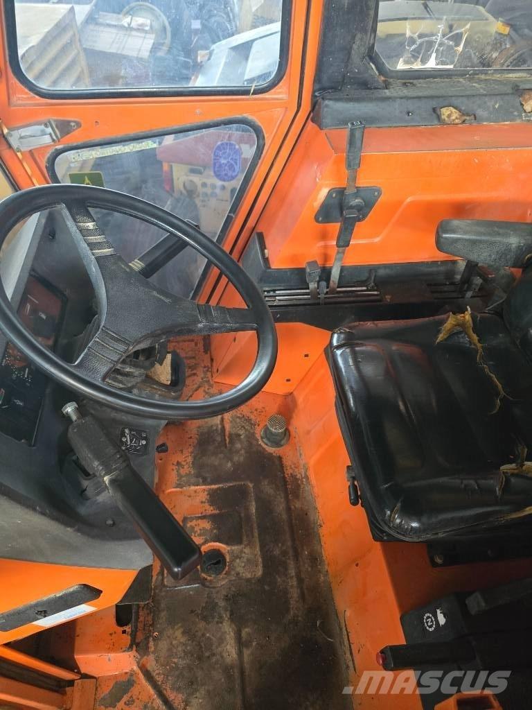 Fiat-Hitachi 1880 DT Traktoren