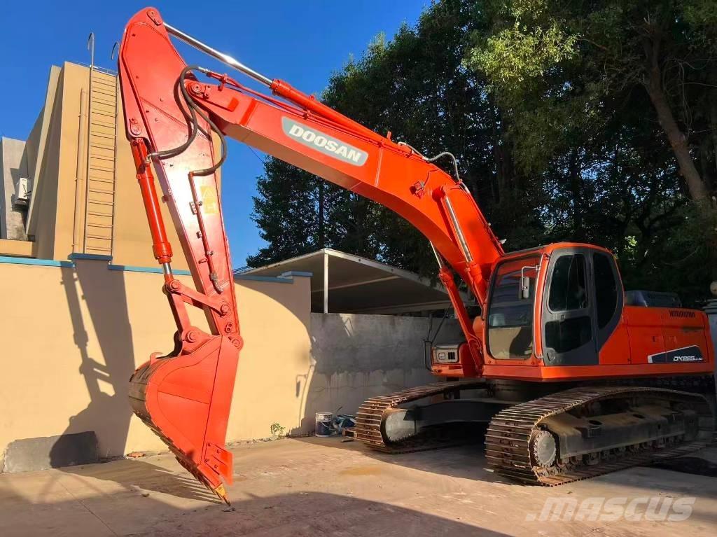 Doosan DX 225 LC Raupenbagger
