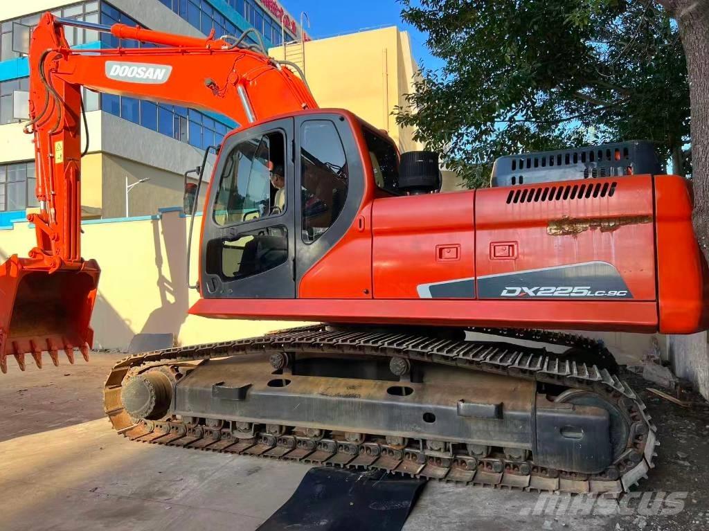 Doosan DX 225 LC Raupenbagger