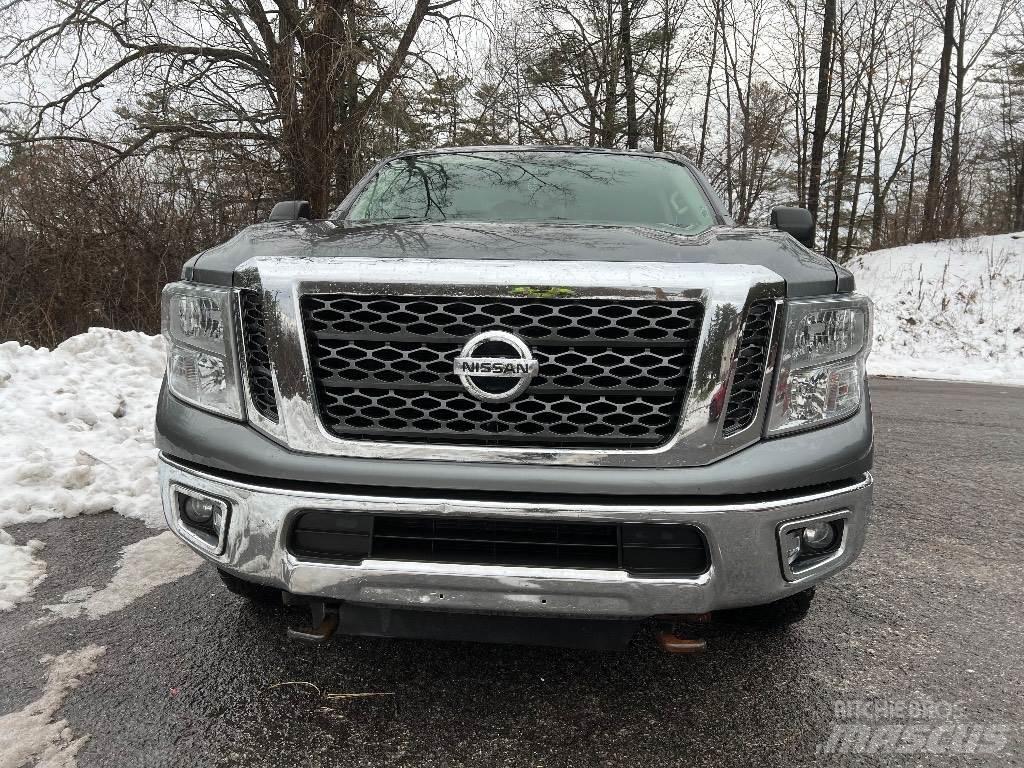 Nissan TITAN XD Pickup/Pritschenwagen