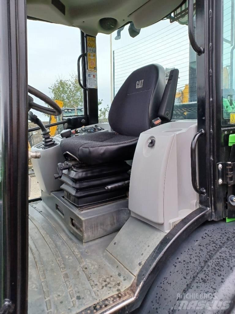 CAT 906M Radlader