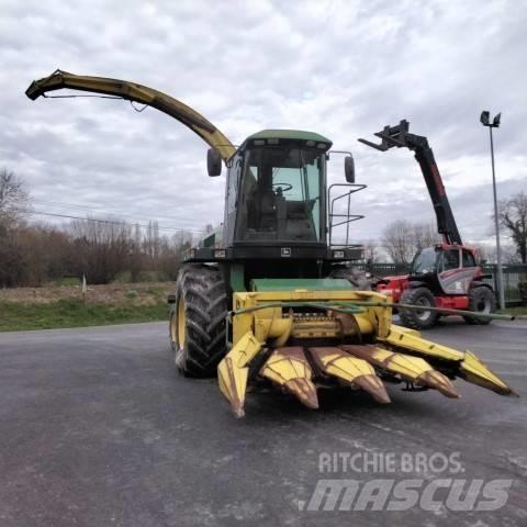 John Deere 6610 Selbstfahrende Häcksler