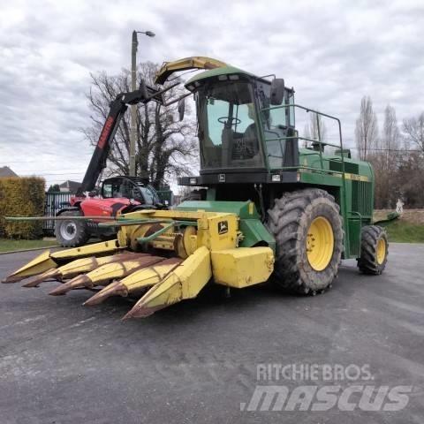 John Deere 6610 Selbstfahrende Häcksler