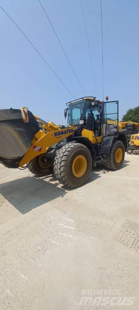 Komatsu WA270-8 Radlader